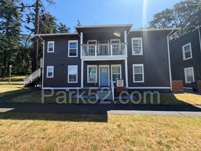 Building Photo - 1 Bed 1 Bath Tacoma Apartment - Small Pet Friendly Unit 5231-B