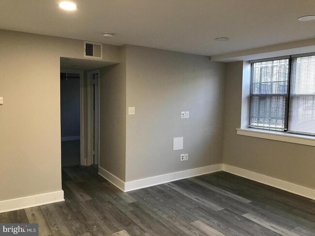 Photo - 212 Oakwood St SE Unit B2