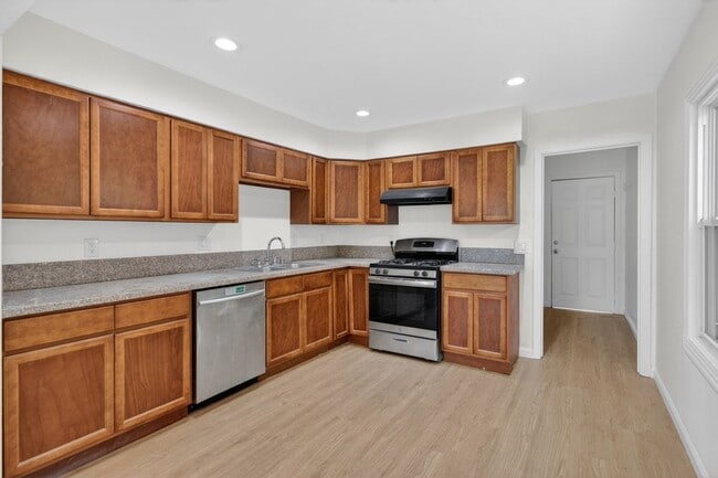 Photo - 3307 Belden St