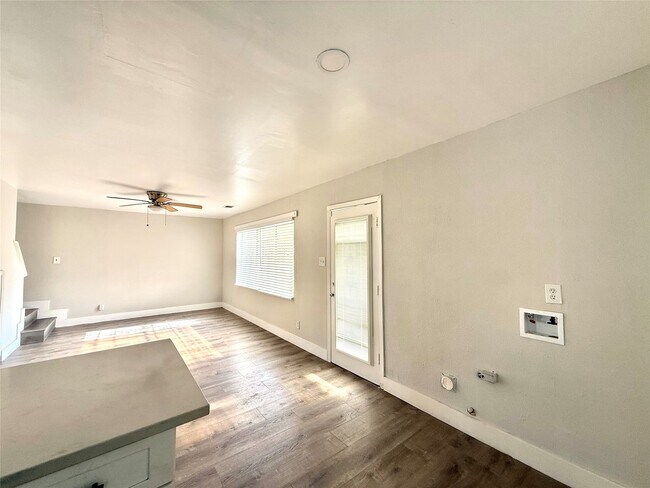 Building Photo - 7119 S Gessner Rd