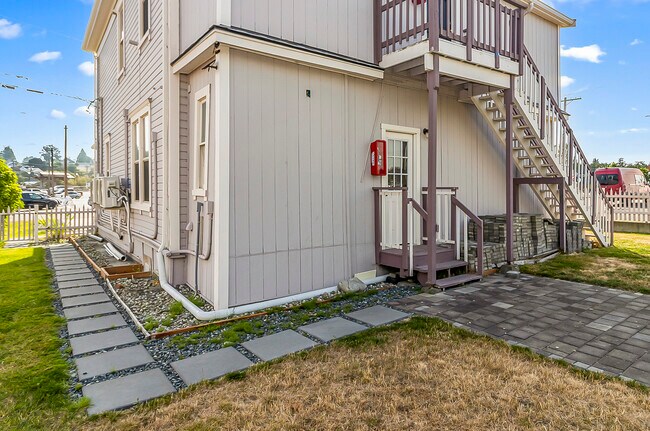 27122 88th Ave NW Unit 1