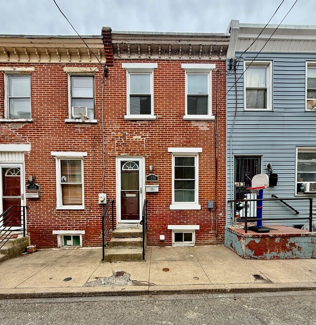 Building Photo - Charming 2 Bed/1 Bath House on Quiet Block South Philly