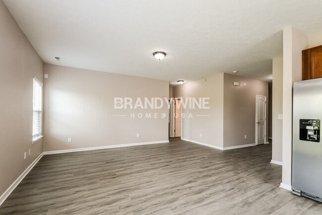 Photo - 1406 Graybark St