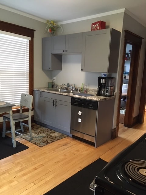 ¡Cocina con lavavajillas! - 247 Winifred St W