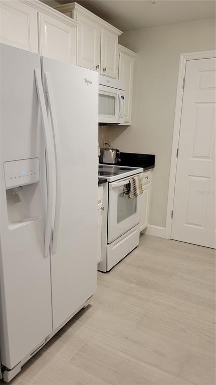 Photo - 750 N Tamiami Trail Unit 418