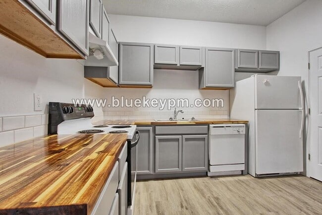 Photo - 1 Bed, 1 Bath Duplex Unit in Parkrose