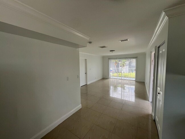 Building Photo - 2342 Wilson St Rental
