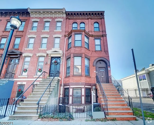 Building Photo - 577 Bramhall Ave Rental