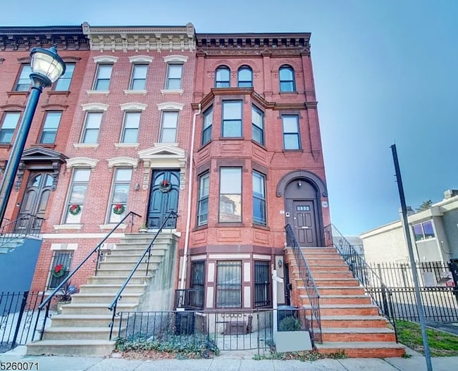 Photo - 577 Bramhall Ave Apartments