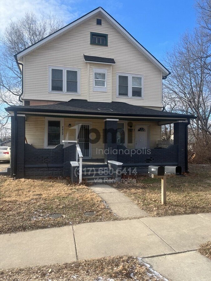 Photo - 2422 E Adams St