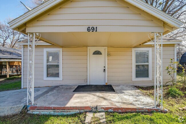 Building Photo - Ready for New Tenant- 3 Bedroom, 1 Bath in... Rental