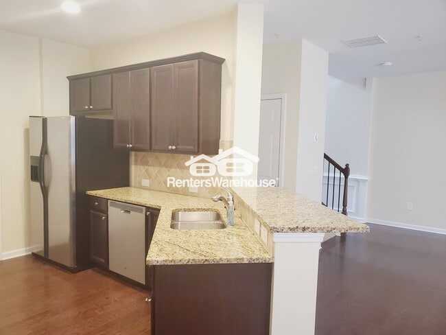 Photo - 1592 Richmond Dr