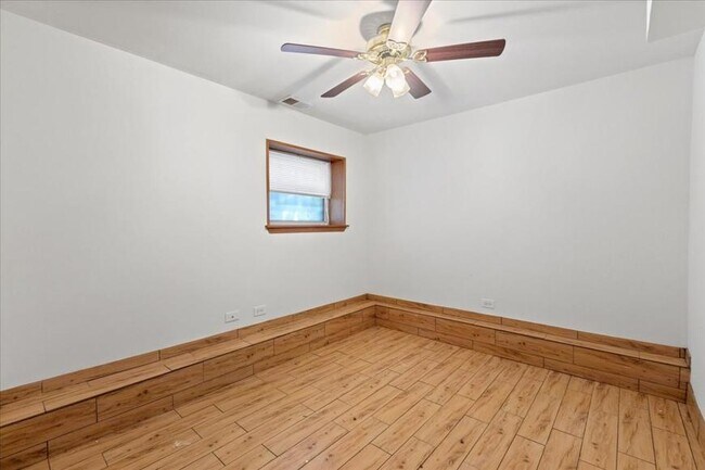 Photo - 5 bedroom in Chicago IL 60657 Unidad 1