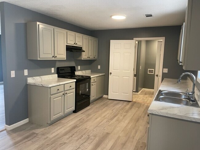 Photo - Renovated 4 Bedroom 2 Bath Home for Rent!!