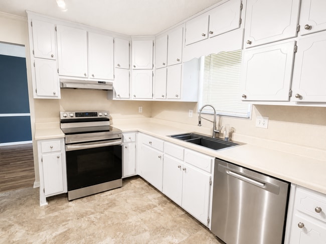 Photo - 157 Davidson Dr
