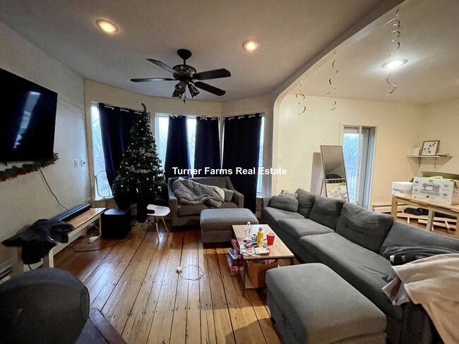 Building Photo - 53 Lawn St Unit 2F