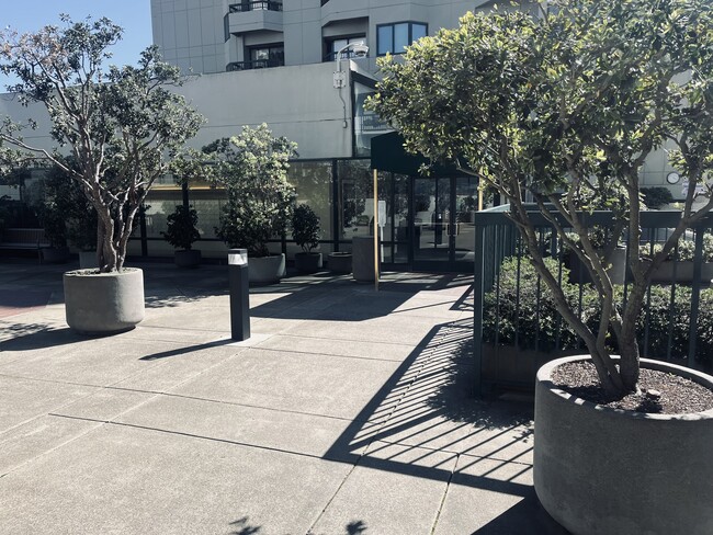 Entry to courtyard - 601 Van Ness Ave Condo