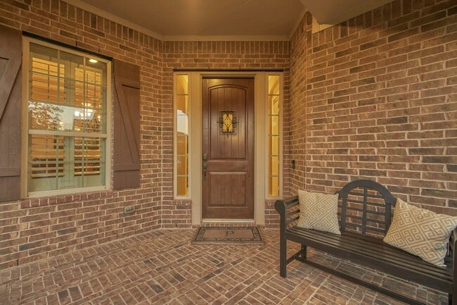 Photo - 138 S Vershire Cir