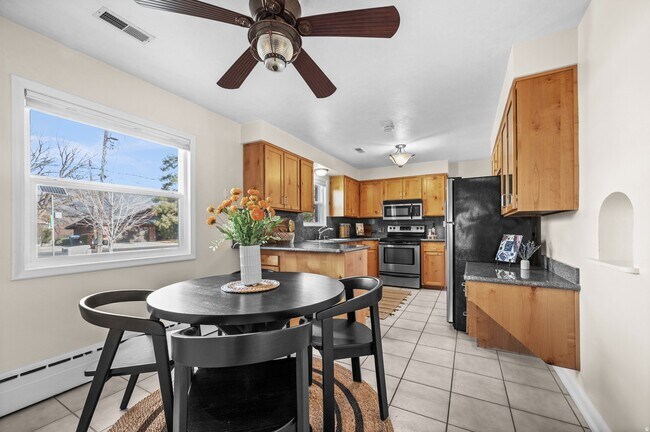 Photo - 1420 Spring Ln Unit 1