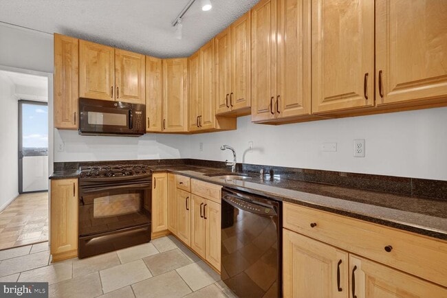 Photo - 4141 Henderson Rd Unit 1023