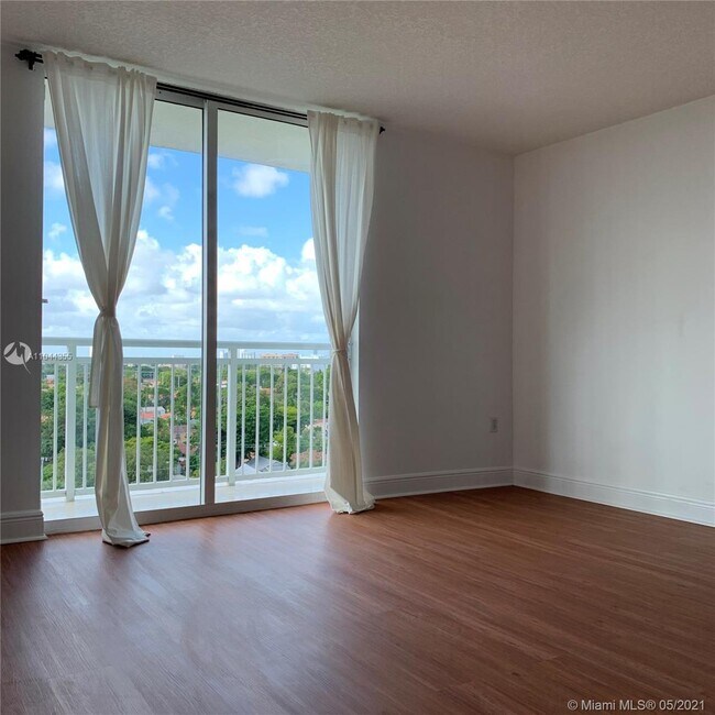 Photo - 3000 Coral Way Unit 817