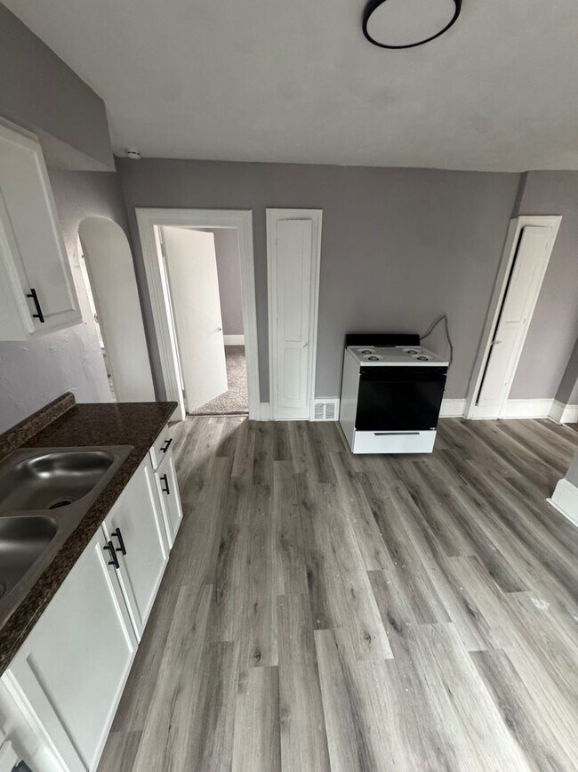 Photo - 11526 Woodland Ave Unit 2