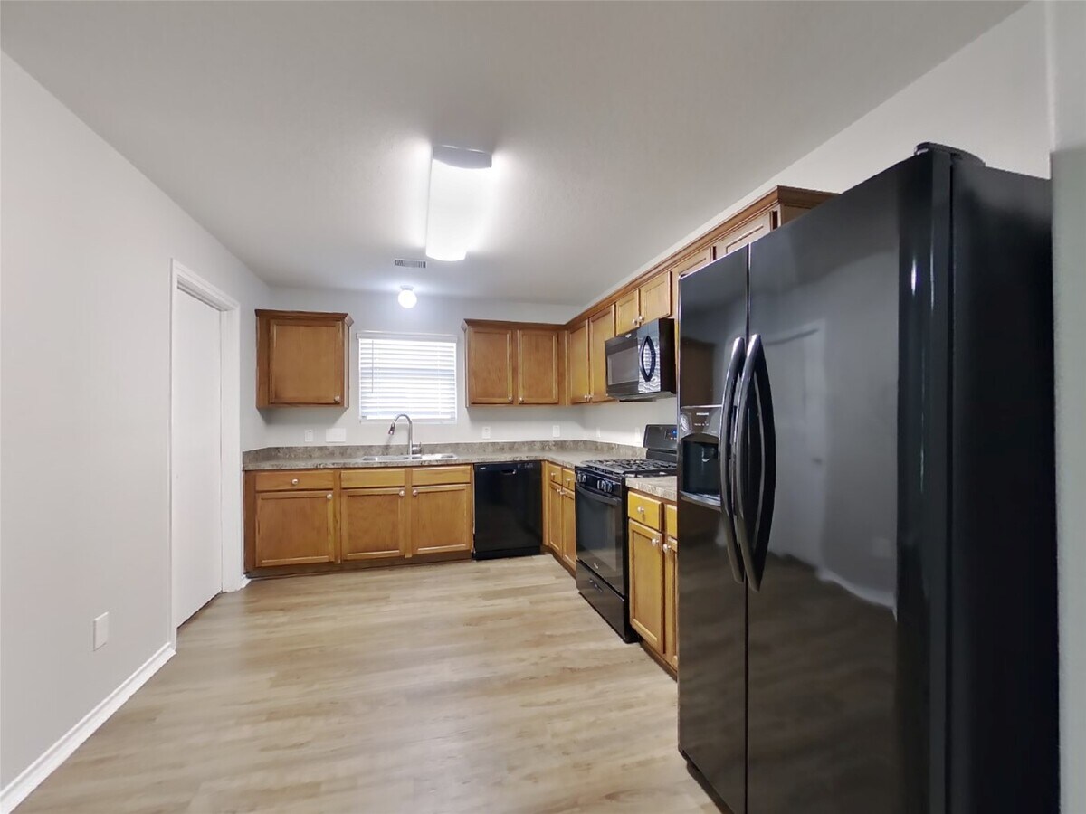 Photo - 814 Lightningbug Ln