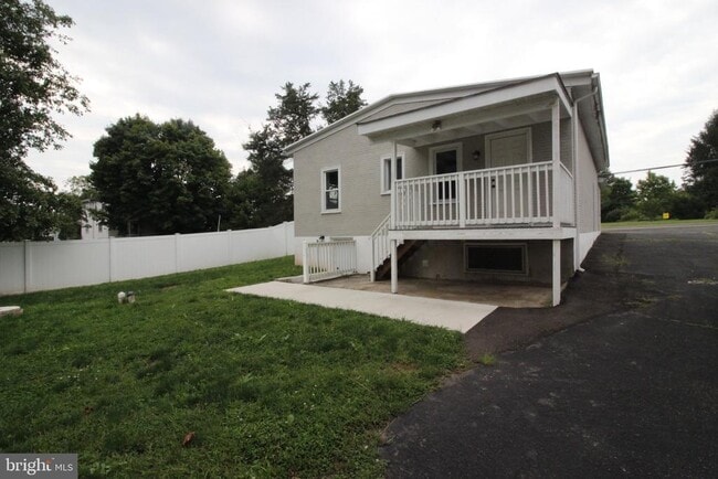 Photo - 2647 Geryville Pike