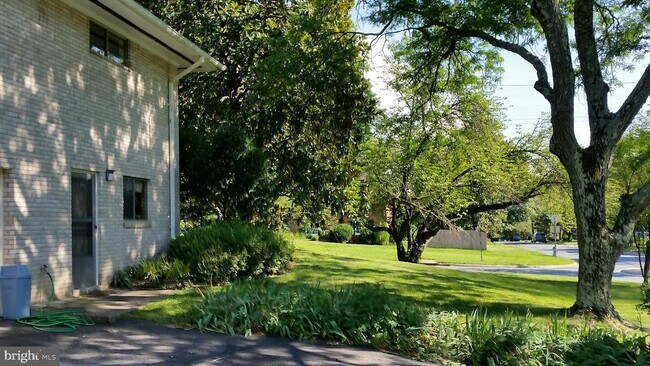 Photo - 5909 Lenox Rd