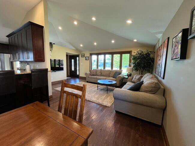 Photo - 8112 W 99th St