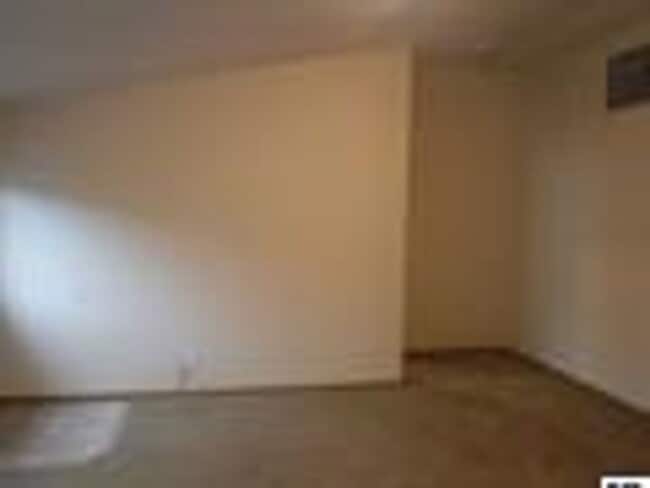 944 Hawaii St SE