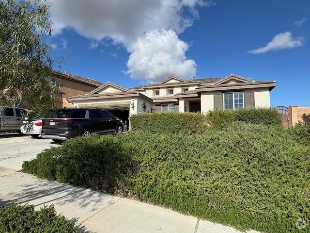 Building Photo - 7040 Almandine Way Unit Jurupa V Small Ap Rental