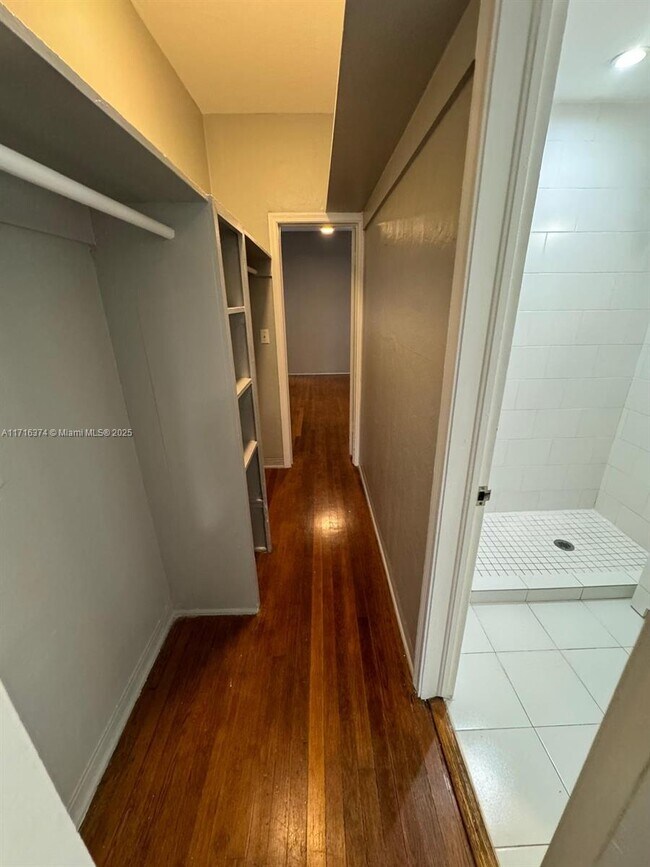 Photo - 315 W 28th St Unidad 11