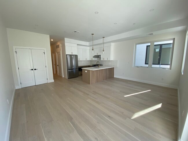 Photo - 30 Swan Ave Unit BRANDNEW 2br2ba privYARD
