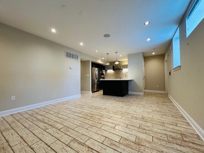 Photo - 4525 Fleming St