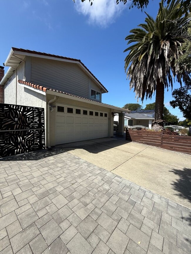 32625 Lake Mead Dr