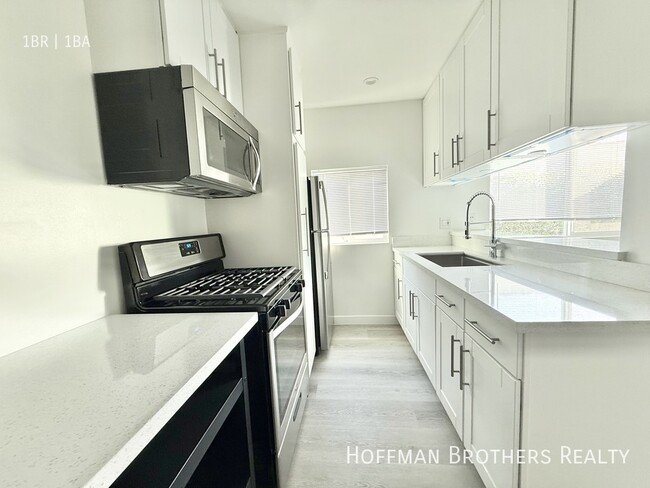 Building Photo - 1317 N June St Unit 117