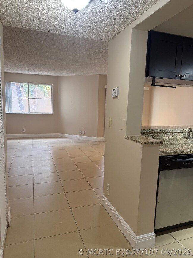 Building Photo - 9901 Westview Dr Unit 324