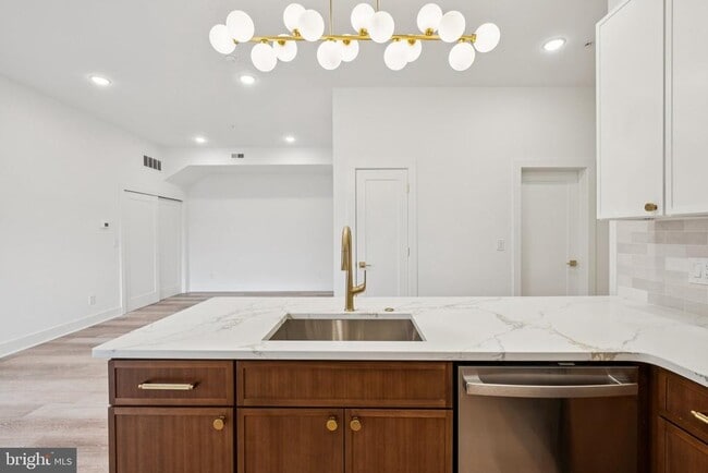 Photo - 5034 Florence Ave Unit 6