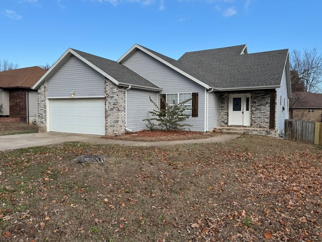 Beautiful 4 Bedroom Home in Nixa, MO - Beautiful 4 Bedroom Home in Nixa, MO