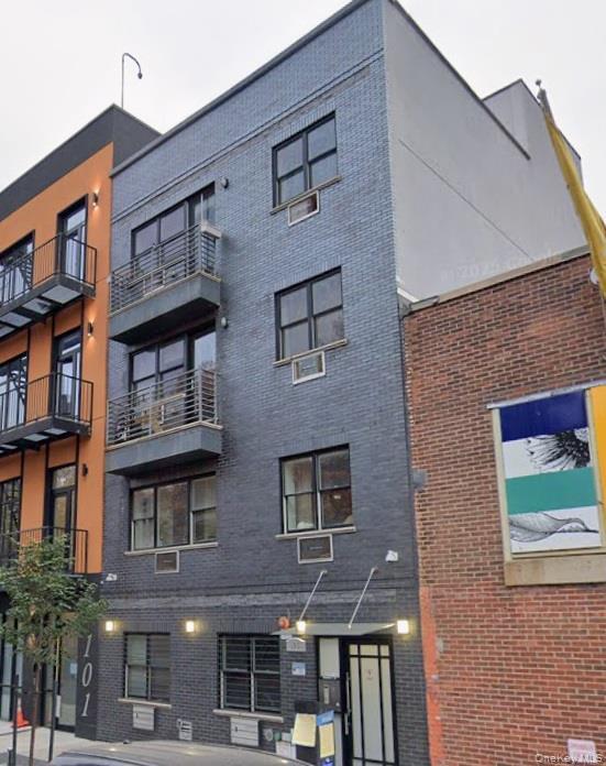 Building Photo - 103 Varet St Unit 2R