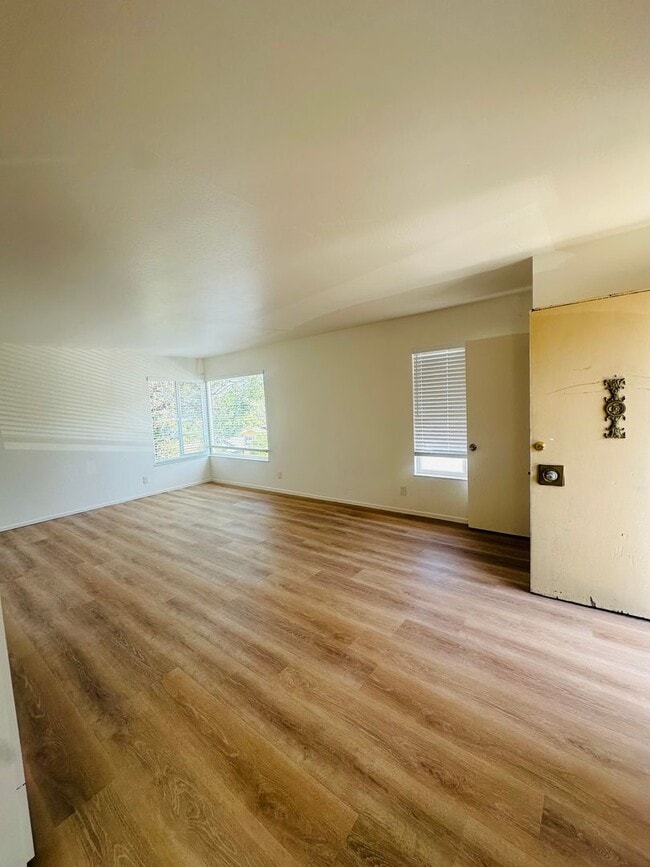 Building Photo - 4511- 4515 Penniman Unit 4511