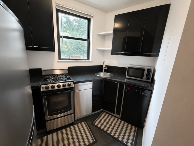 Building Photo - 1706 Commonwealth Ave Unit 11