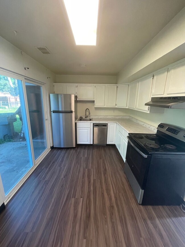 Photo - 1303 S Coffman St Unidad 1303 South Coffman,  3