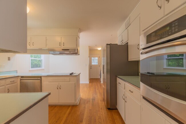 Photo - Spacious 5 Bedroom ranch with large deck a...