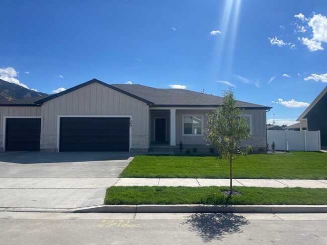 Building Photo - 1360 E 1220 N Rental