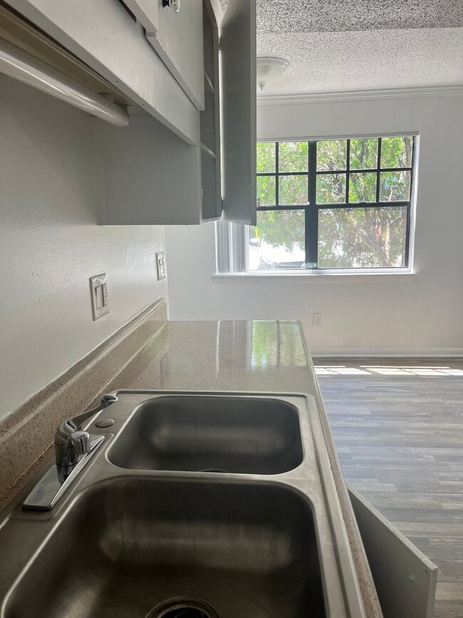 Photo - 3215 Baird Ave Unidad C-16