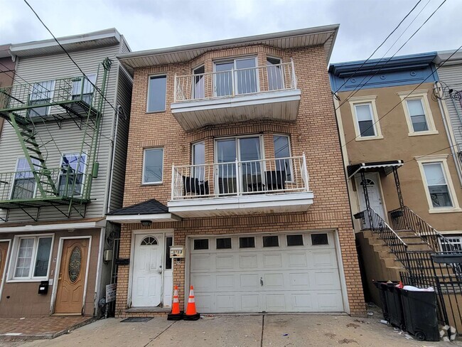 Building Photo - 11 Wallis Ave Rental