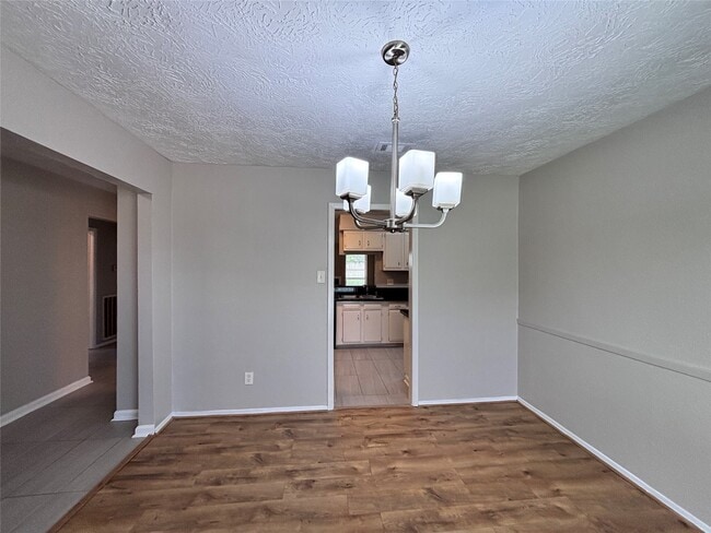 Photo - 203 Woodvale St