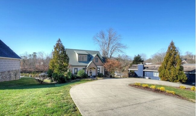 Photo - GORGEOUS LAKE HOUSE! 3 Bedrooms/3.5 Baths ...
